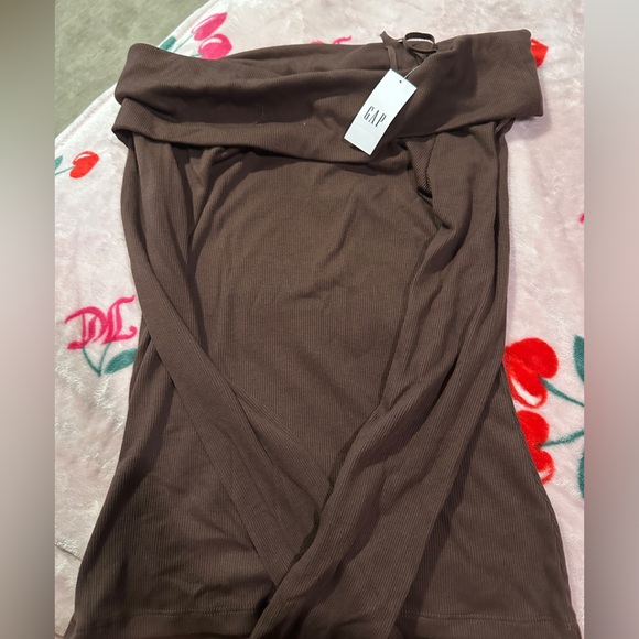 GAP Factory Brown Off-Shoulder Blouse
Never worn! - Picture 2 of 2